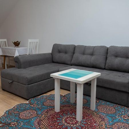 Central Apartment Конич Екстериор снимка