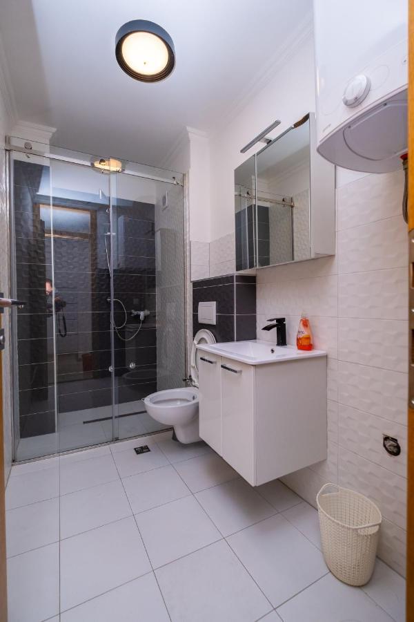 Central Apartment Конич Екстериор снимка