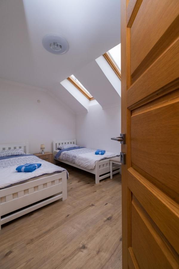 Central Apartment Конич Екстериор снимка