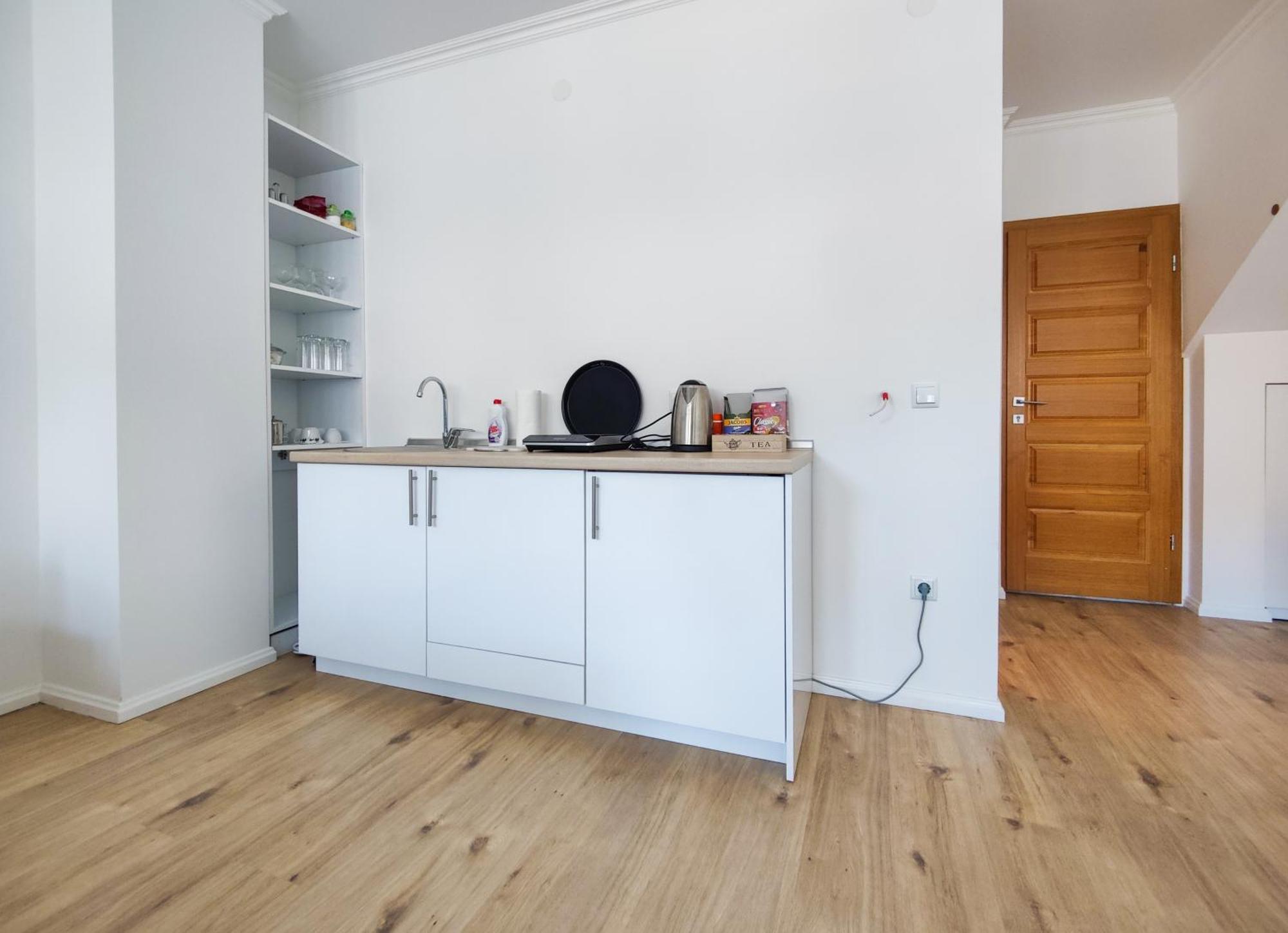 Central Apartment Конич Екстериор снимка