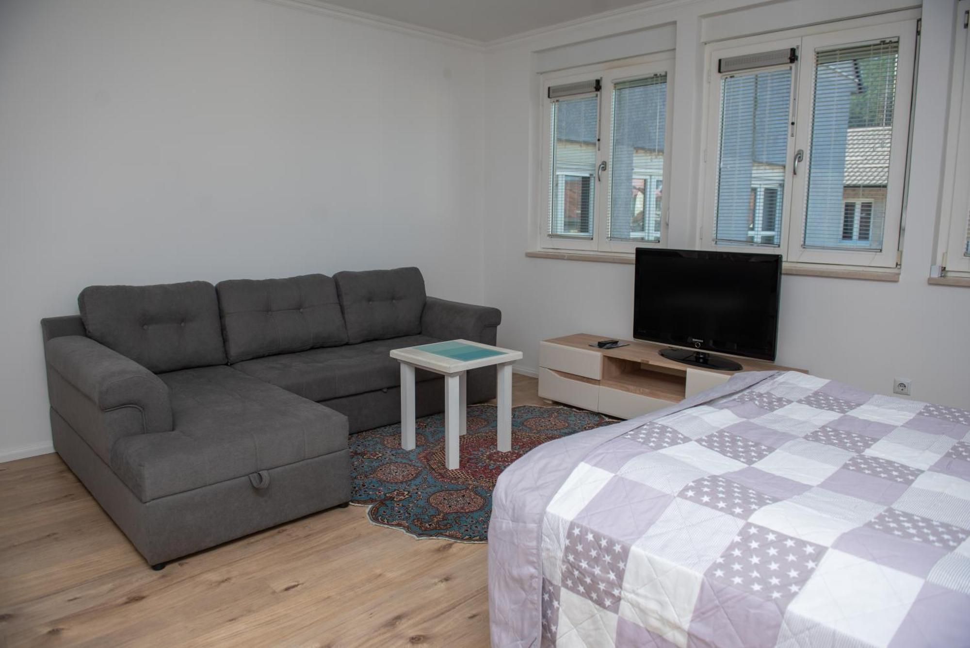 Central Apartment Конич Екстериор снимка