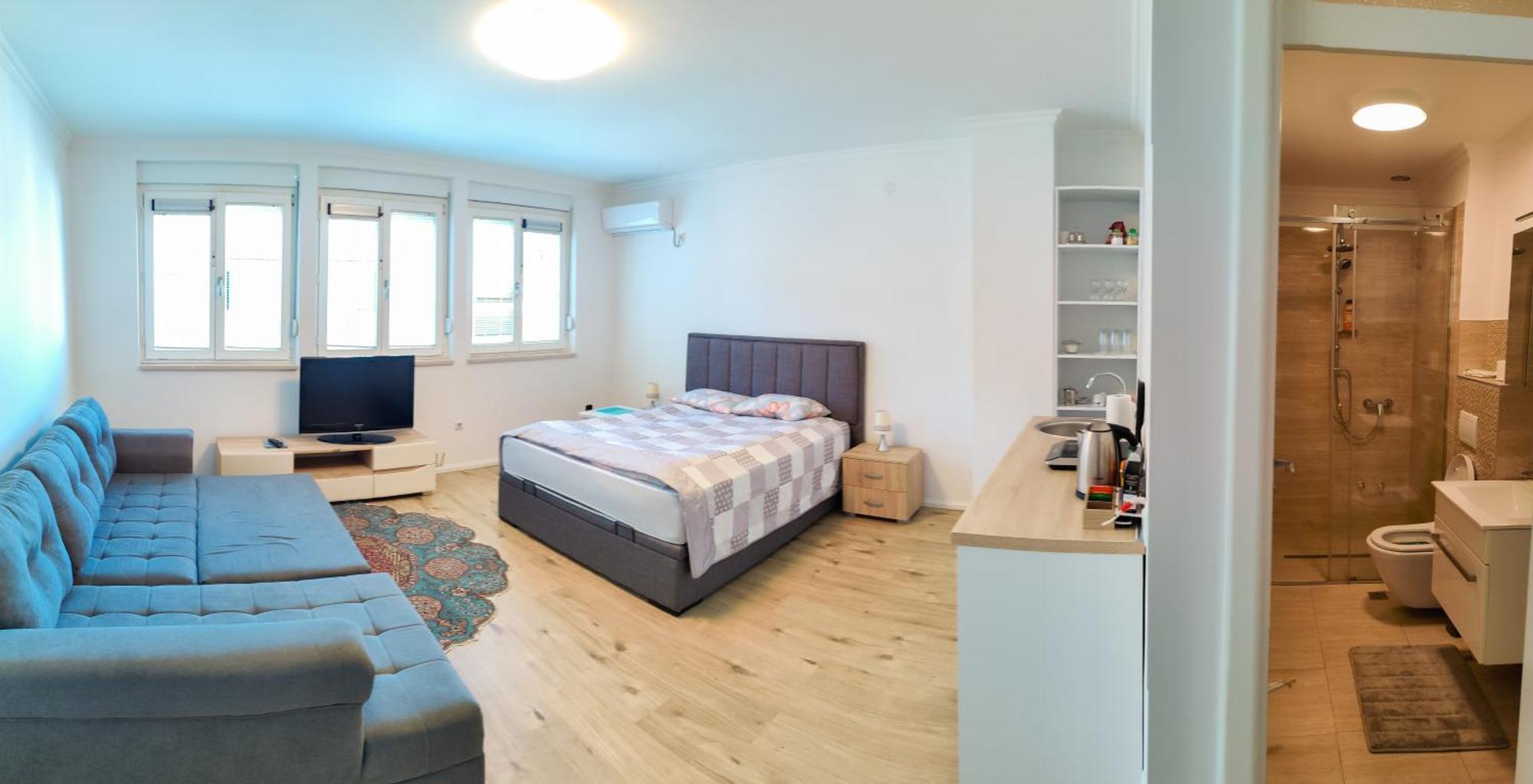 Central Apartment Конич Екстериор снимка