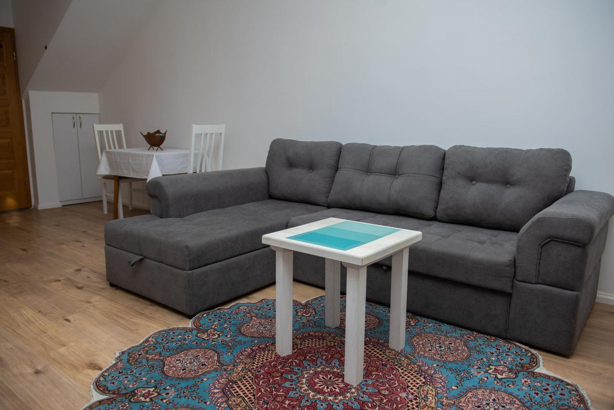 Central Apartment Конич Екстериор снимка