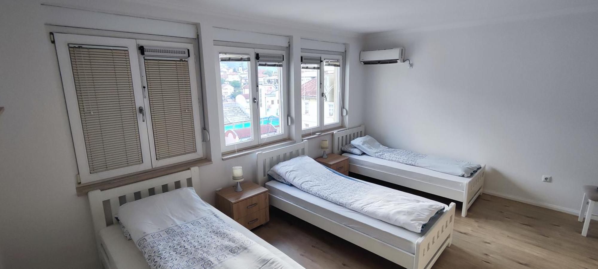 Central Apartment Конич Екстериор снимка